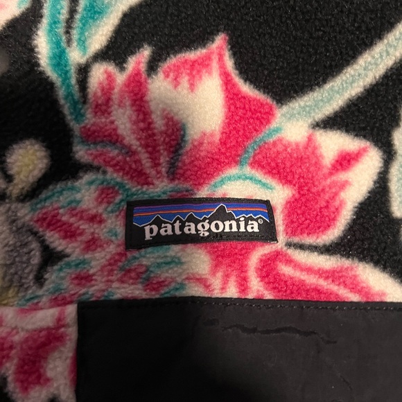 Patagonia Synchilla Flowers 🤩 - Picture 2 of 3
